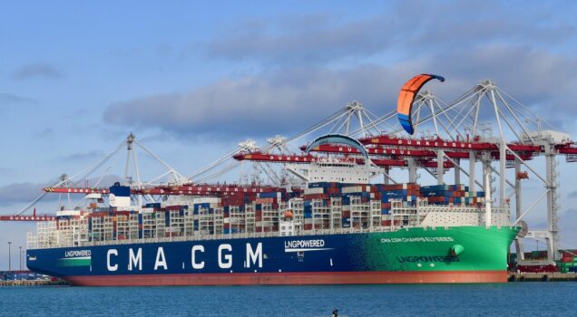 PREMIERE EN FRANCE : ESCALE DU CMA CGM « CHAMPS ELYSEES » A DUNKERQUE-PORT