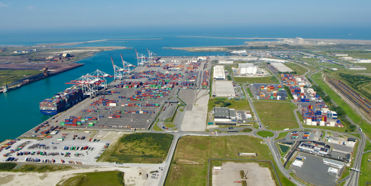 terminal à conteneurs de Dunkerque, vue aérienne